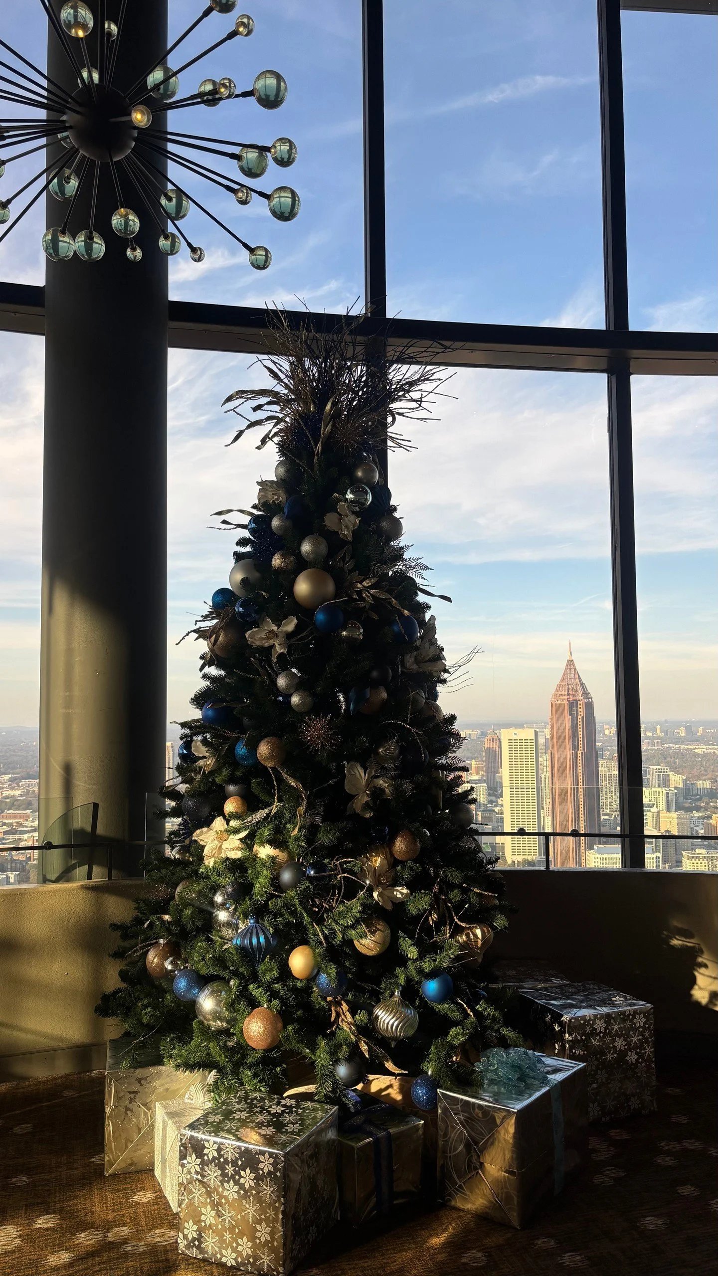 Santa isn&rsquo;t the only one going sky-high this Christmas. Join us at The Sun Dial on December 25th for a four-course holiday feast, festive cocktails, and twinkling Atlanta views. 🎅✨

 #SunDialRestaurant #WestinPeachtreePlaza #AtlantaDining #Atl