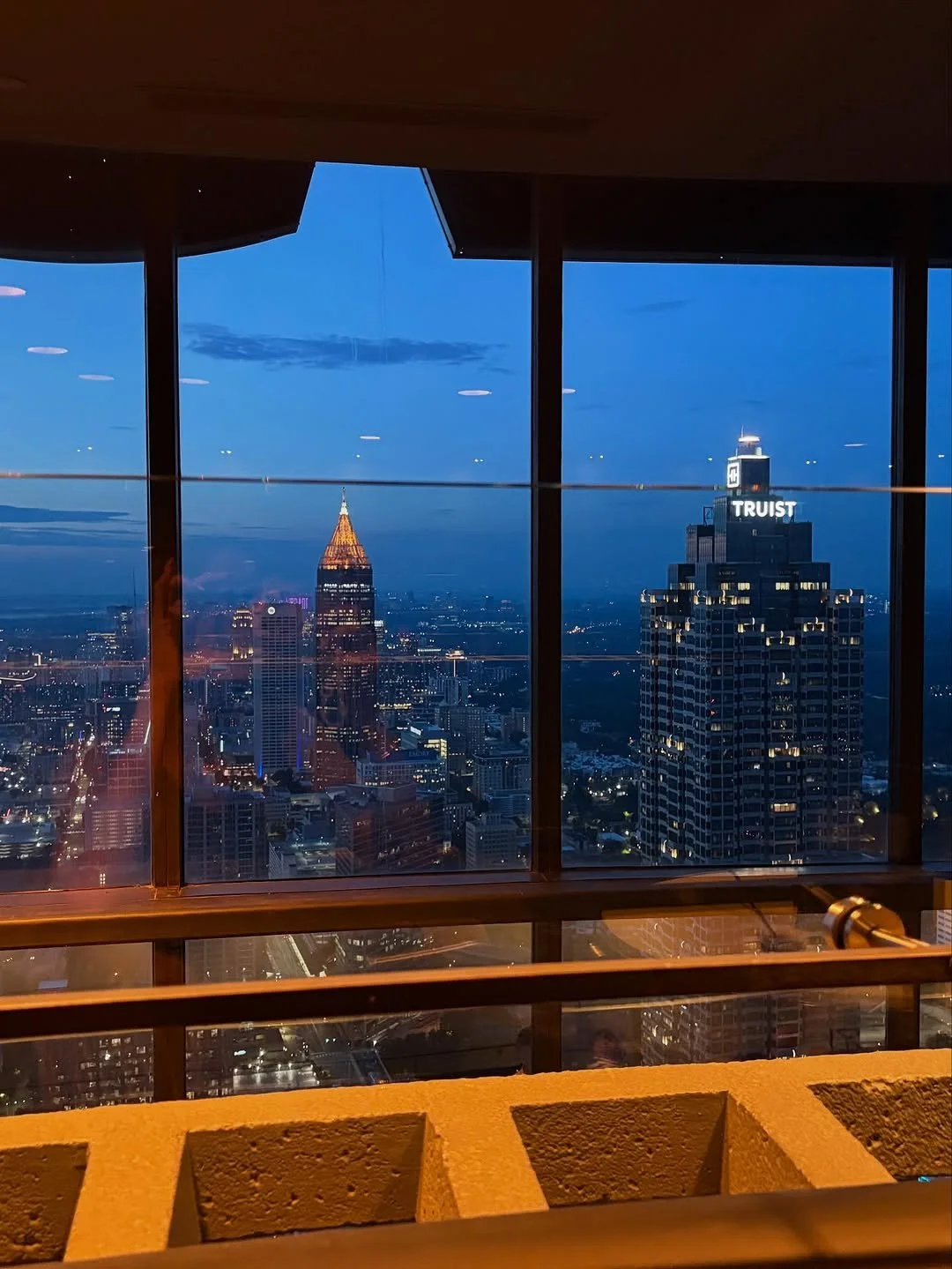 Because being a local means knowing where the real views are. 🏙️
📷: @gabi_nicho, @morganlundy_

#SunDialRestaurant #WestinPeachtreePlaza #AtlantaDining #AtlantaRestaurants #AtlantaViews