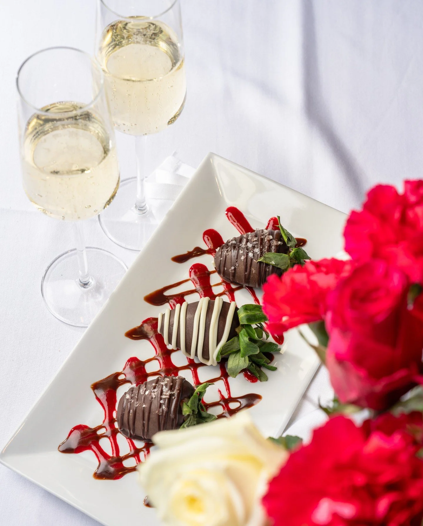 Love is 723 feet in the air&hellip; and on your table.

Join us February 13&ndash;15 for a Valentine&rsquo;s Day dining experience at The Sun Dial, and surprise your special someone with champagne and chocolate-covered strawberries delivered right to