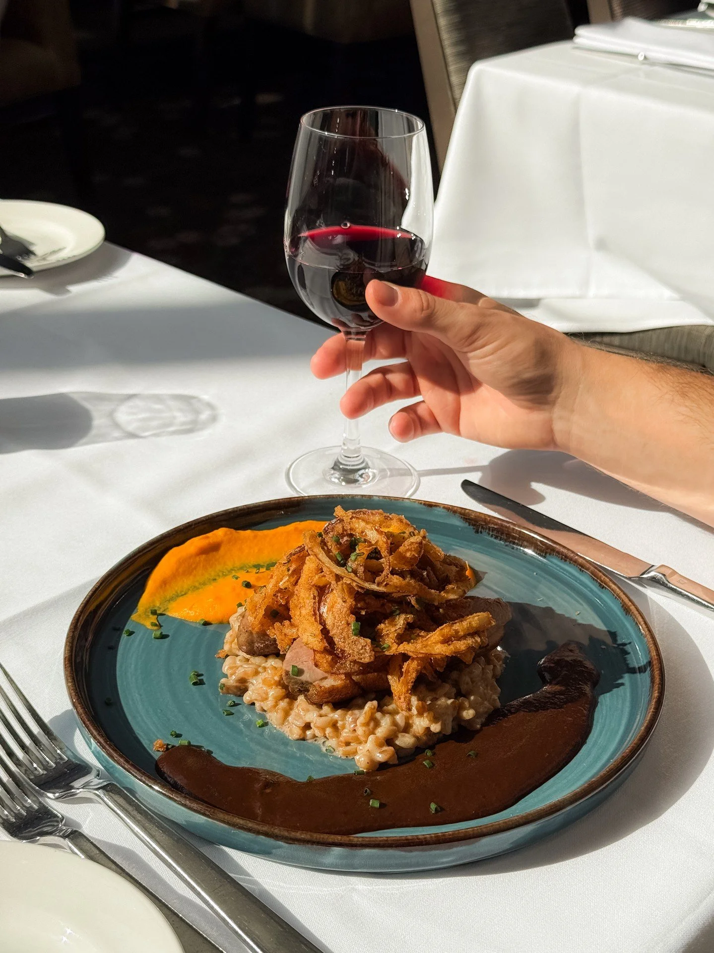 Atlanta locals know, the best views aren&rsquo;t on the street level. ✨

#SunDialRestaurant #WestinPeachtreePlaza #AtlantaDining #AtlantaRestaurants #AtlantaViews