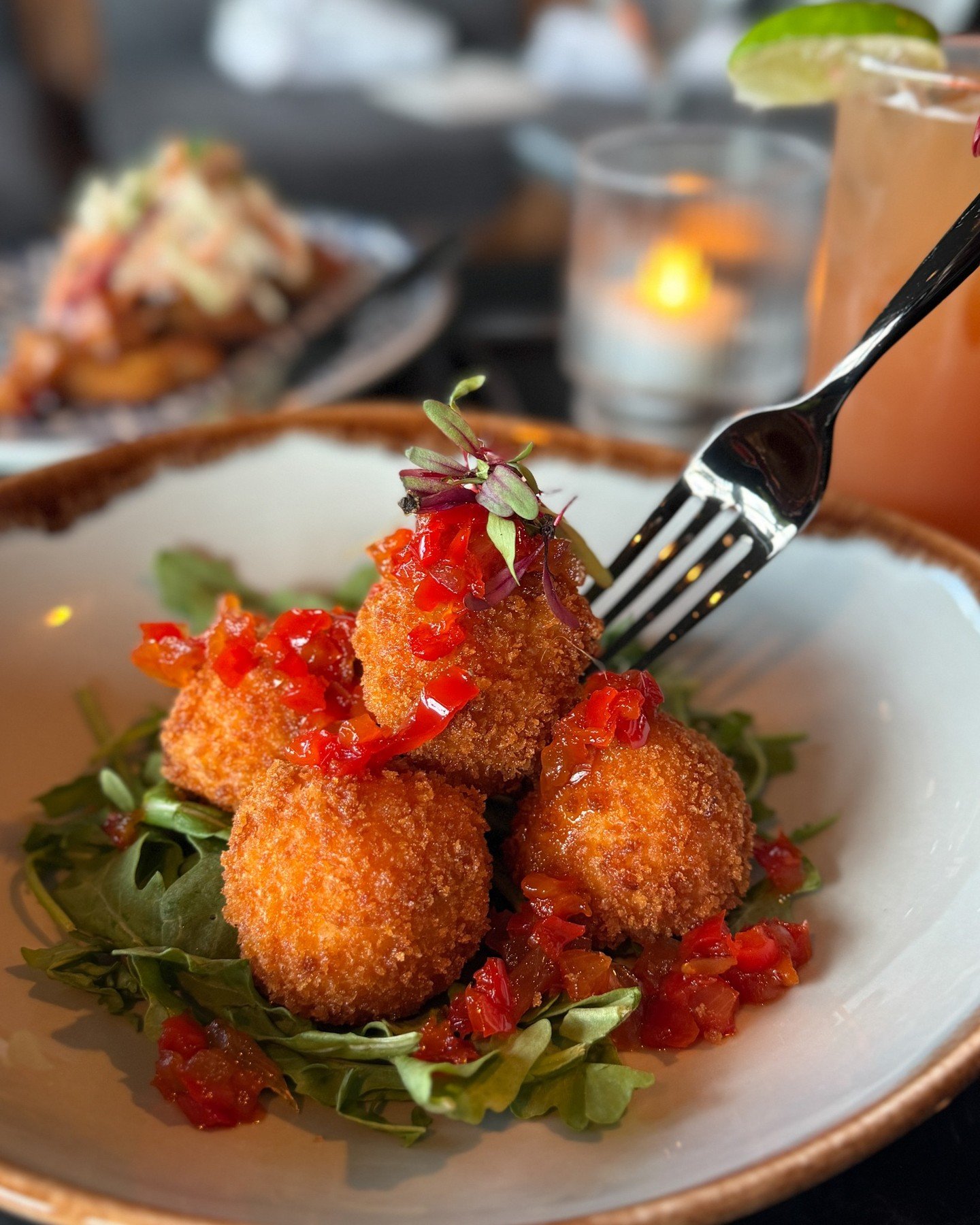 The 9&ndash;5 may be done, but the skyline happy hour has just begun. 🍸 

#SunDialRestaurant #SunDialBar #ATLBars