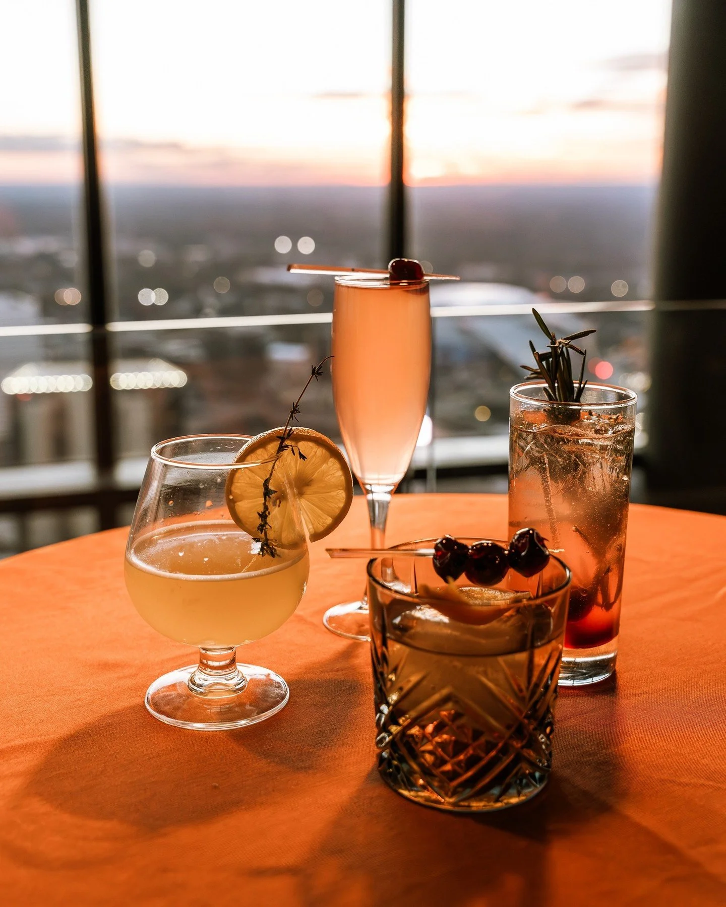 Good company deserves a great setting. 🥂

From happy hour sips to intimate group gatherings, Sun Dial sets the scene with shareable bites, crafted cocktails, and views that do all the talking. 

#SunDialBar #WestinPeachtreePlaza