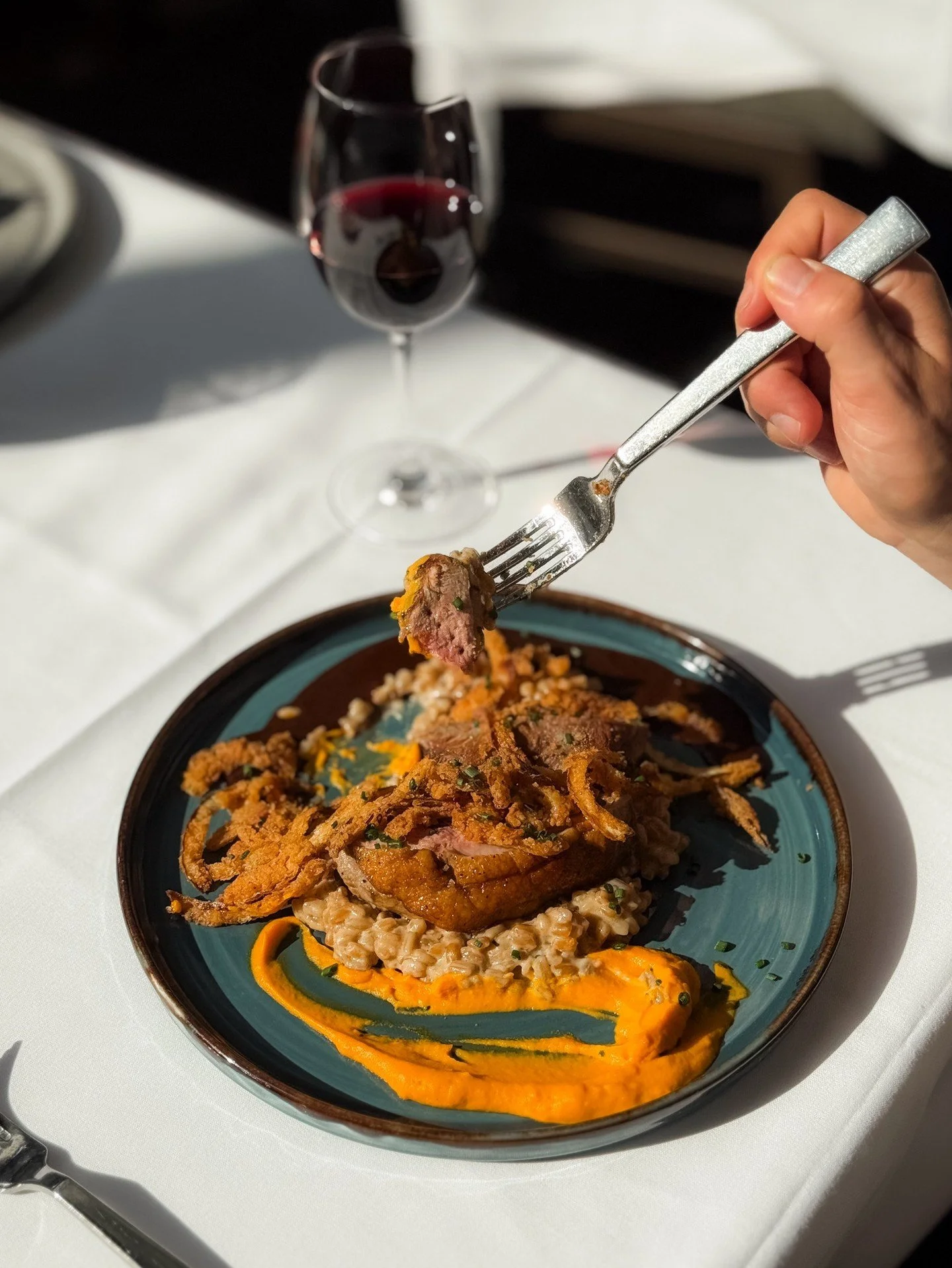 Good taste knows where to go in Atlanta. 👀

Bold flavors, thoughtful preparation, and dishes made to share come together at Sun Dial.