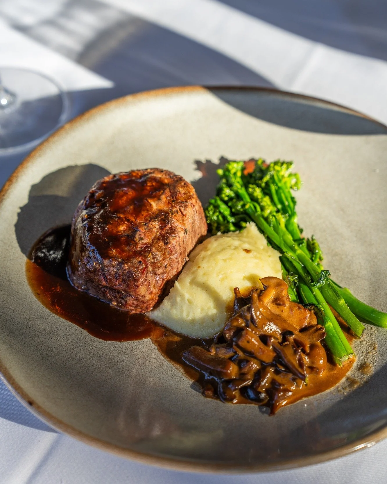 A Father&rsquo;s Day dinner worth lingering over. 🍽️

Steakhouse favorites, handcrafted cocktails, and skyline views set the tone for an elevated evening at Sun Dial.

Reserve your table today through the link in our bio.
