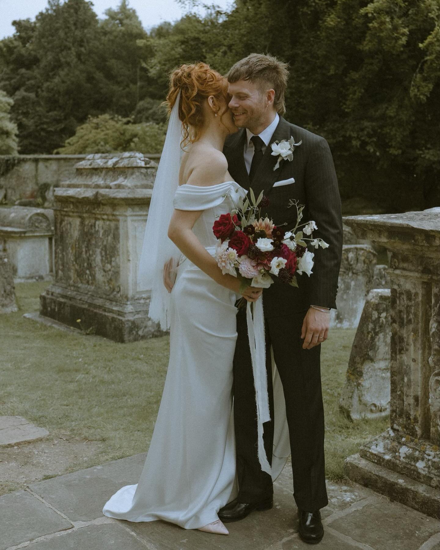 E + J 💫&hearts;️

03.08.2024 

@hm_weddings