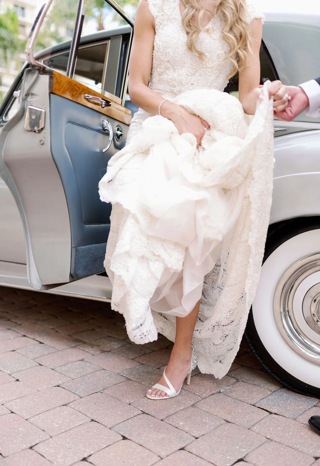 bride-vintage-rolls-royce.jpg
