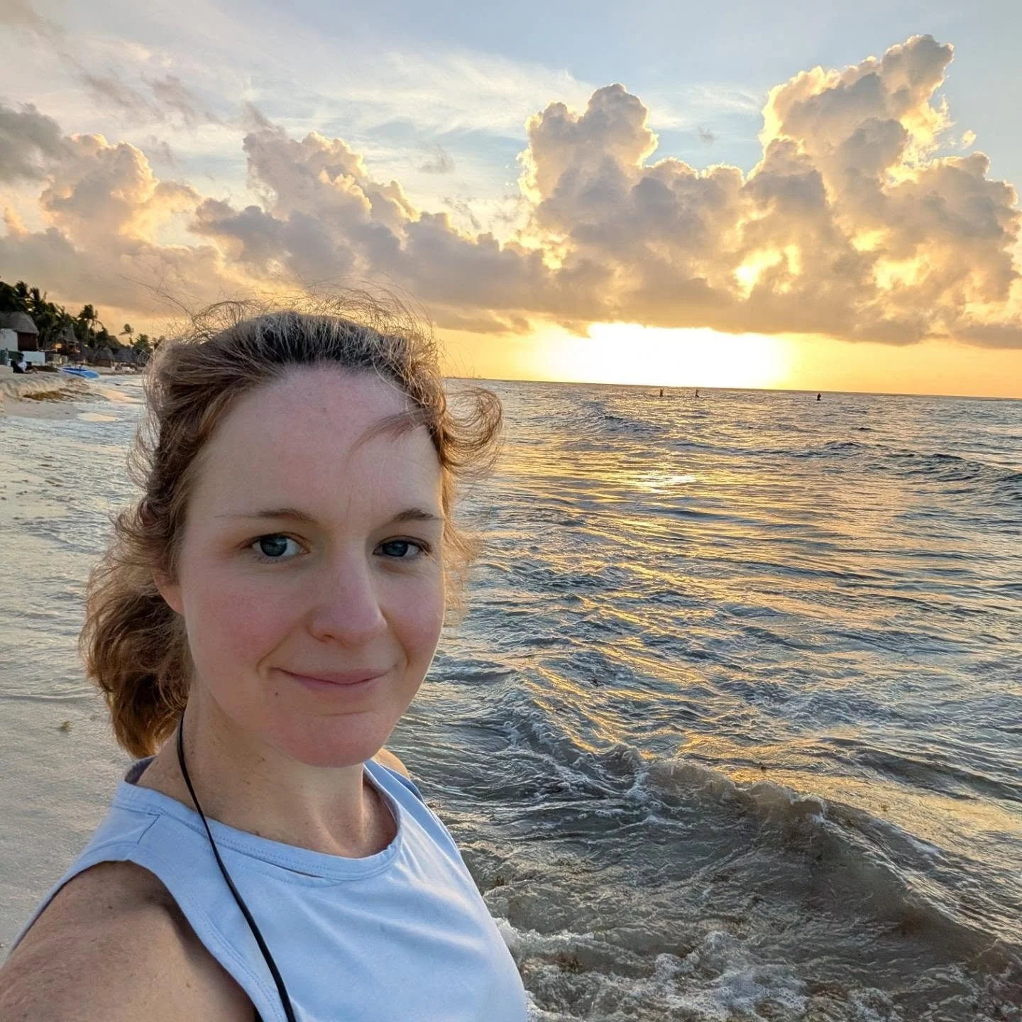 Oh Playa, you did it again
☀️ Beautiful sunrises on the beach
🌈Colorful art on my morning run
🌮Delicious food @hyattvividplayadelcarmen 
🌊 The sound of the waves, chilling by the pool 
💜 And getting to share it all with my amazing wife @kmschi819