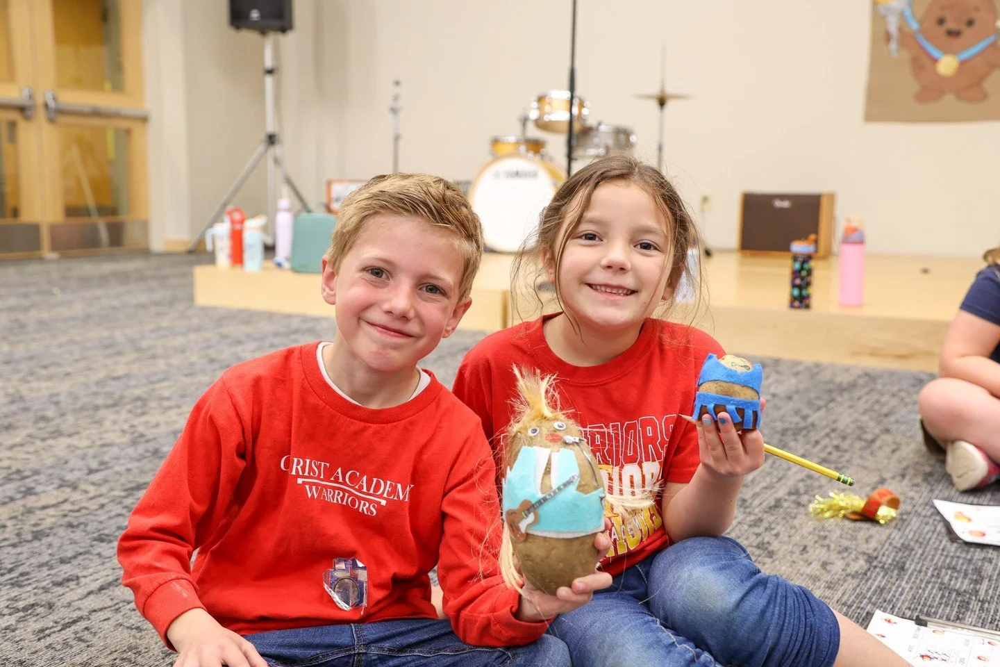 Our Grade 1 students recently wrapped up their plant unit in a spud-tacular way with their very own Spud Olympics! 

After learning about the parts and life cycle of a potato (and even enjoying a baked potato bar earlier in the unit), students closed