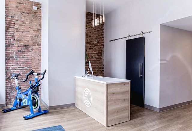 We have been open 3 months and are still loving the amazing work that @barrett_made did! (we also love how the #jibetribe never lets the front desk look this empty!)
✨✨✨ #Repost @barrett_made
・・・
Kick your Monday into high gear with a visit to @jibec