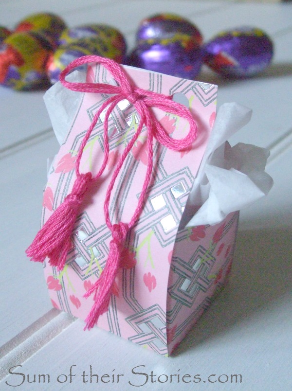 Mini Easter egg box with tassels