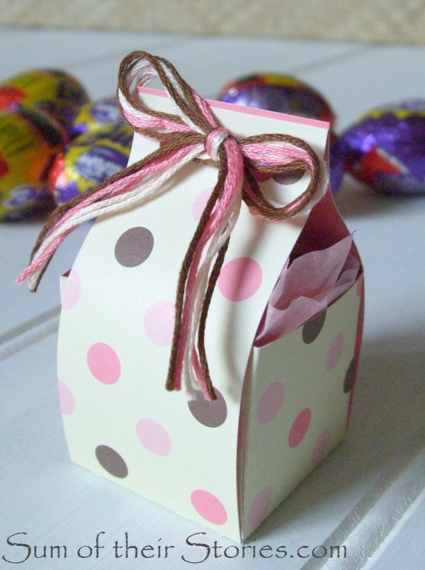 Easter mini egg gift box with thread bow