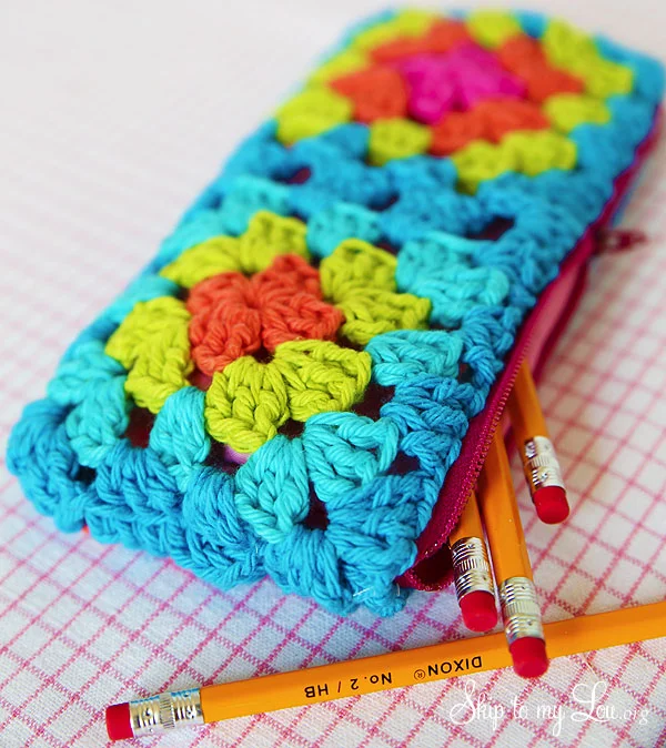 granny-square-zippered-pouch-tutorial.jpg
