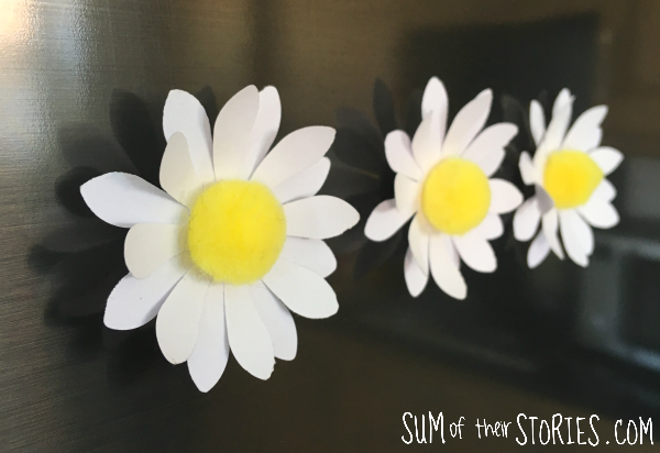 DIY daisy pom pom fridge magnets