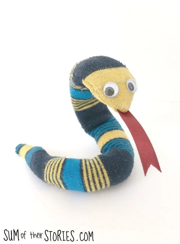 sock snake toy tutorial