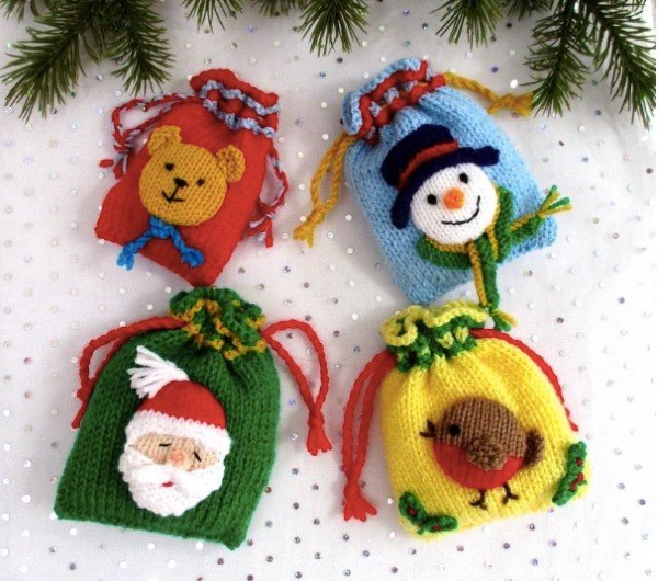 4 knitted Christmas gift bags