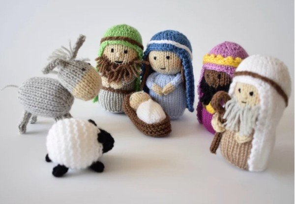 Knitted nativity scene pattern