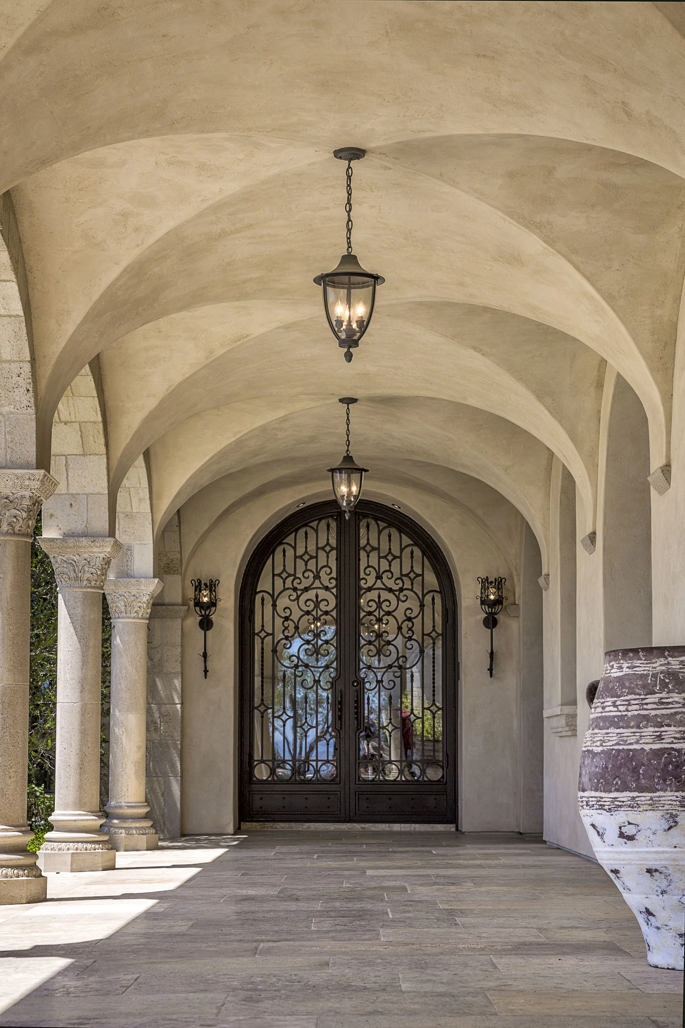 STrand Beach - ROMANesque entrywAY by Oatman Architects