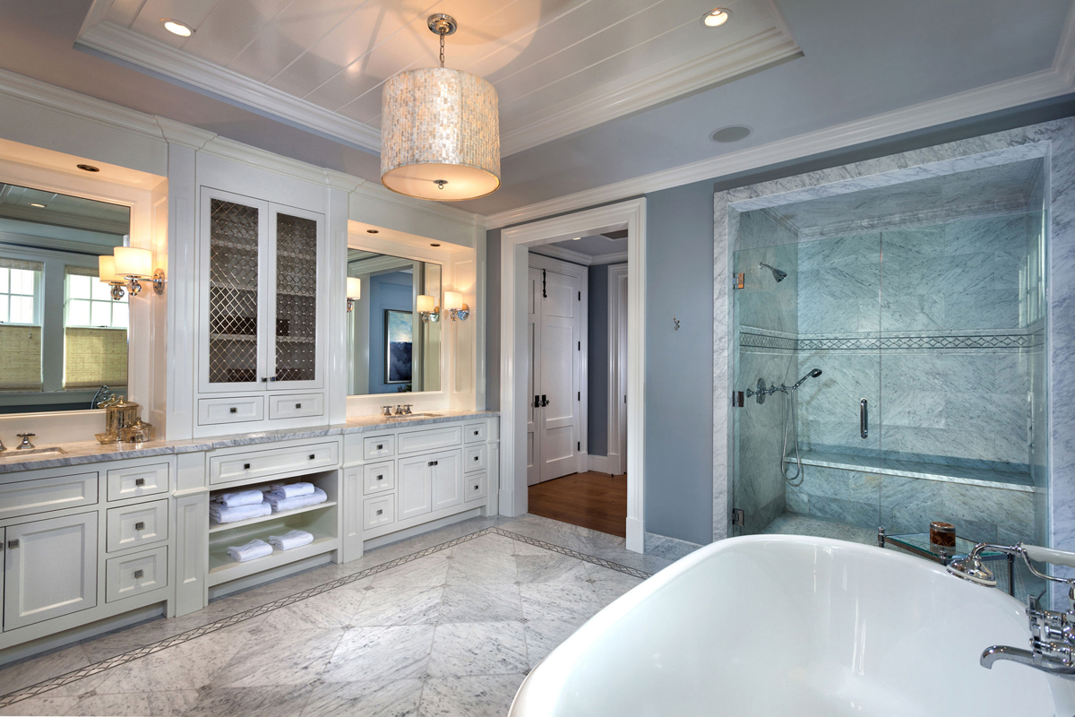 Hamptons Shingle Style BATHROOM by Oatman Architects