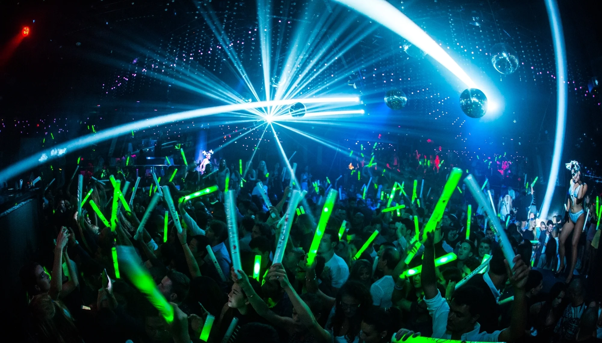 Leo hits Miami in time for Swim Week