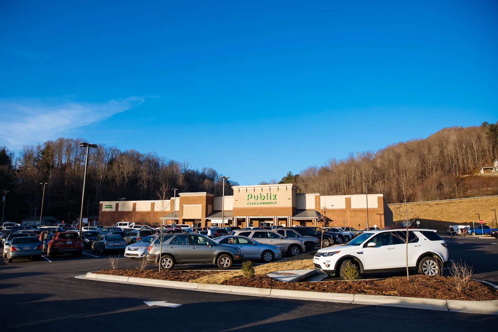166-Publix%20Opening%202-13-19%20-%20Low%20Res-MK4_6289-X3=buildingbluesky.jpg