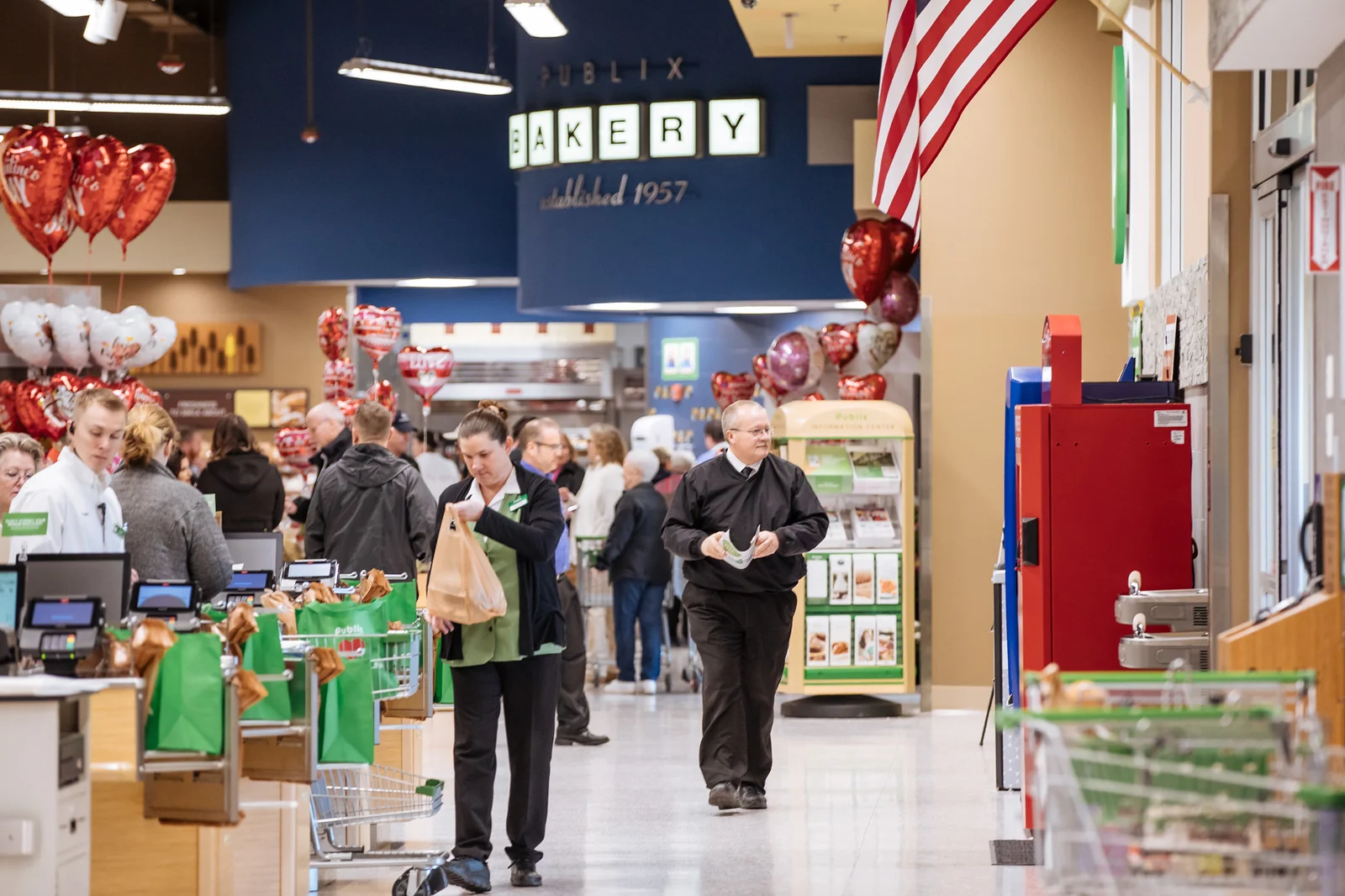 150-Publix%20Opening%202-13-19%20-%20Low%20Res-0M4A1796-X3busystore.jpg