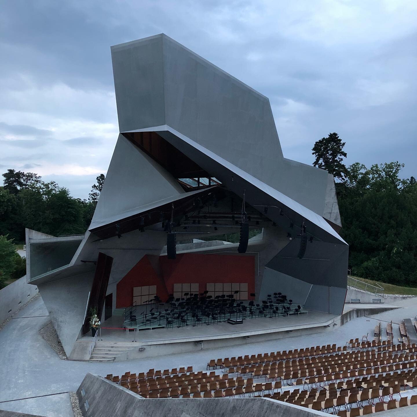 Just so pleased to be here!! Wonderful percussion crew in place and ready to kick off tomorrow with the orchestra and H&aring;kan - our first notes together will be those of the #HelenGrime concerto 🔥 

#CampusGrafenegg #GrafeneggAcademy #GrafeneggA