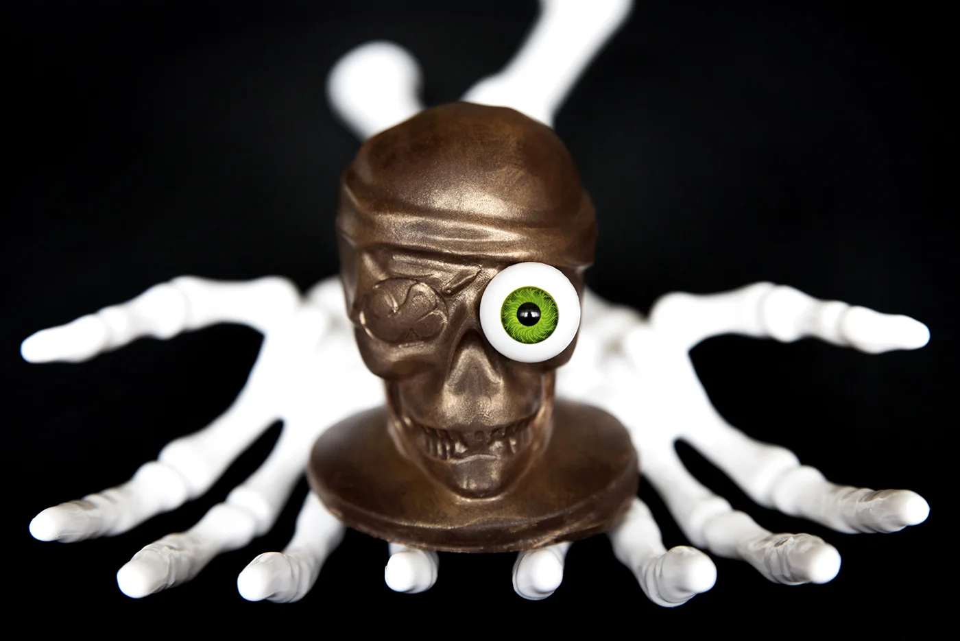 skulls-pirate-hands.jpg
