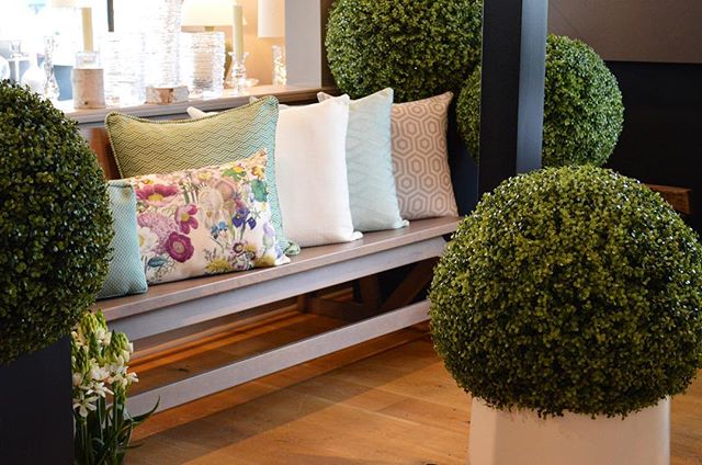 We are thrilled to have officially launched our collection of outdoor pillows and accessories!  Thank you to everyone who came to our event last evening and to our wonderfully talented collaborators @simonpearceinc @robinkramergardendesign @banchetfl