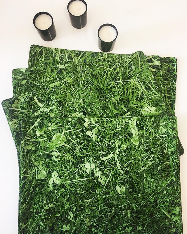 Sometimes the grass really is greener.  Grass placemats all ready for you! 💚 @rcfalzone  #grassisgreener #grassgreen #gardeninspired #tablesetting #placemats #springtable #homedesign #interior #exterior #decor #accessories #boywonderdesign