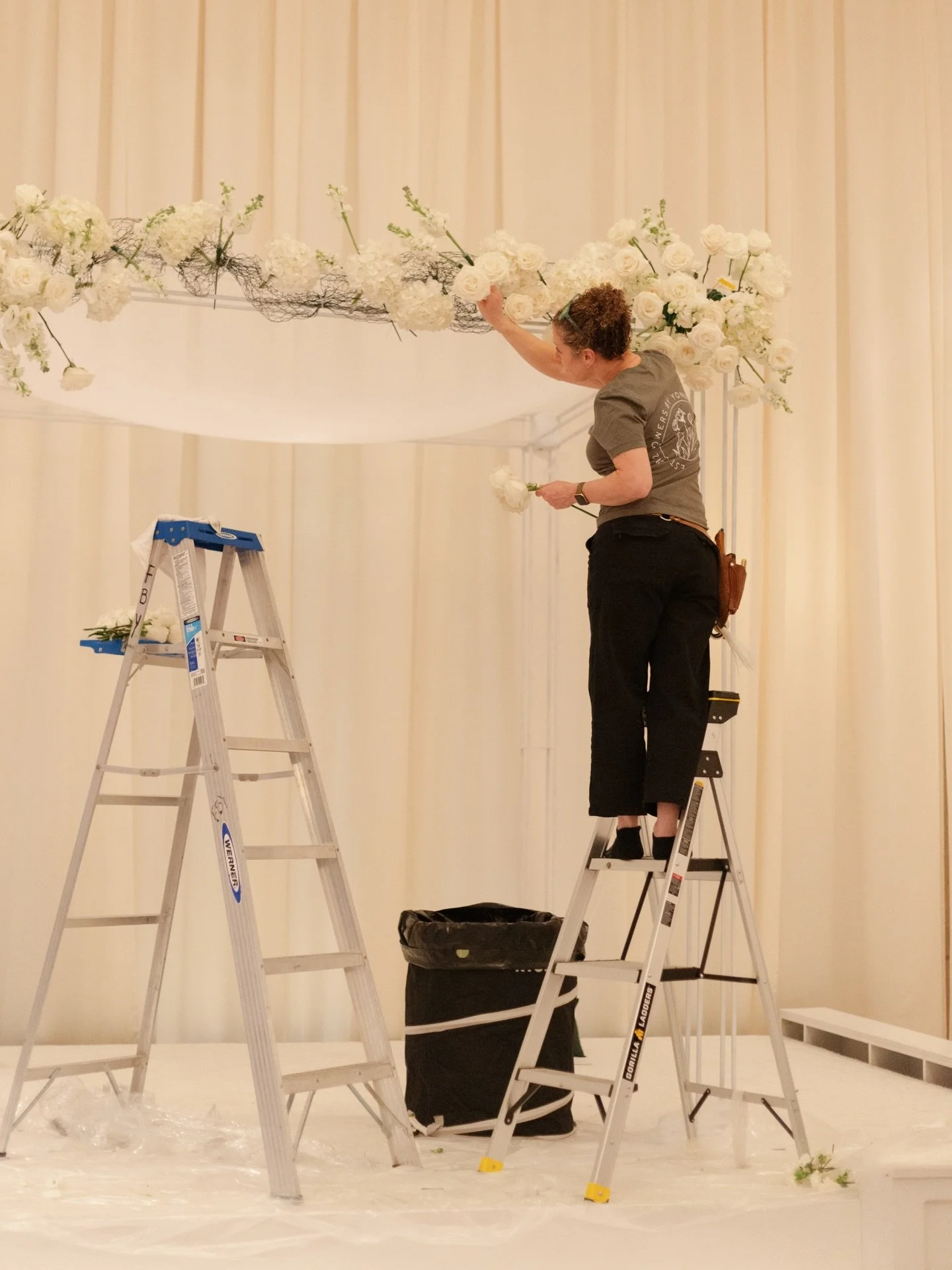 The real behind the scenes of your dream all white floral wedding 🕊️

Planner @terrybsaxe 
Venue @intercon_buckhead_atl
Floral @flowersbyyona 
Cake bakersmaninc
Wedding Photographer @laurastonephoto 
HMU @themooreagency
BTS Photos &amp; Content Crea