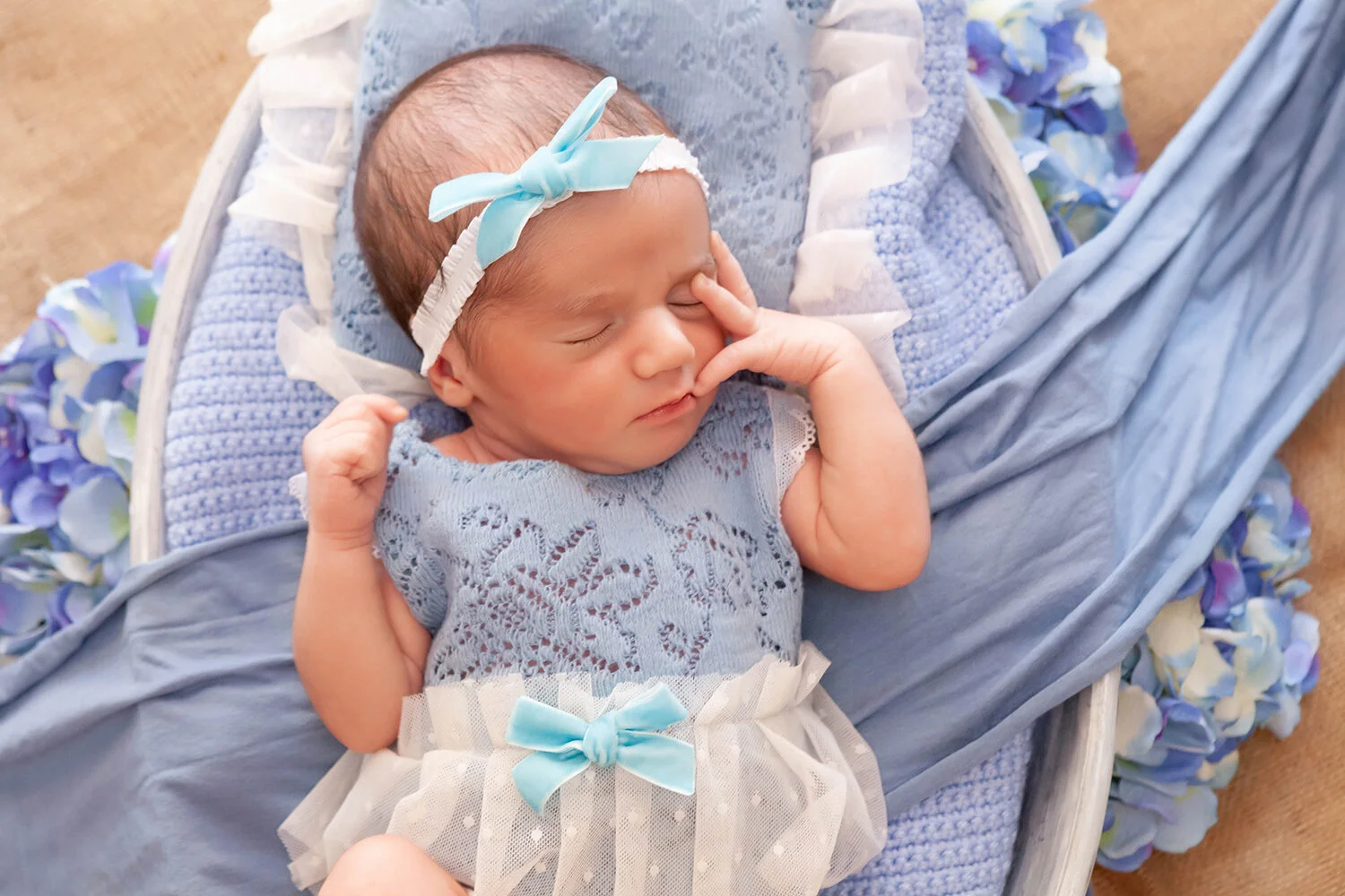 Ανοιξιάτικη Φωτογράφιση Νεογέννητου