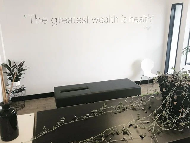 SWIPE ➡️ We LOVE our space! 💚

There is a warm and welcoming atmosphere always waiting for you here at JFC. 
Remember - school holidays and Easter are coming around the corner and we want you to be firing on all cylinders! 
Winston also looks like a bunny 🐰 so maybe he will be delivering some goodies on Easter 😉