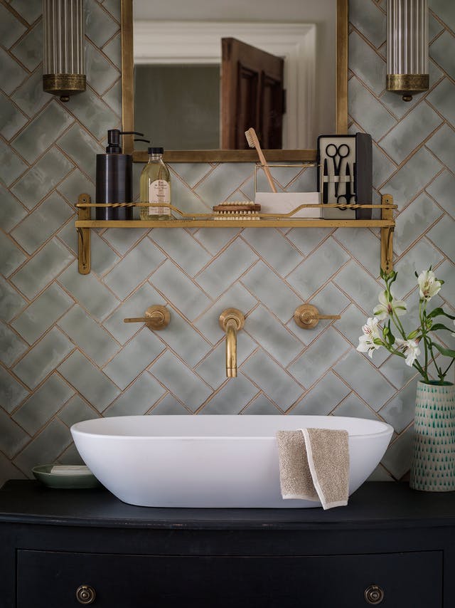 a subdued golden grout tone matching the fixtures #slays and elevates the what would traditionally be your average subway/herringbone configuration.