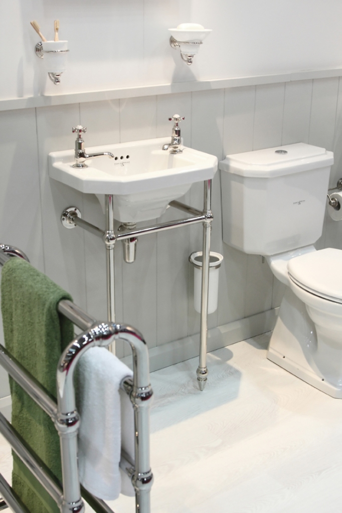 Perrin_Rowe-Art-Deco-Powder-Room-Suite.jpg