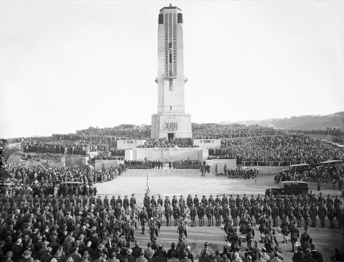 Dedication_of_National_War_Memorial_Carillon,_Wellington_edit.png