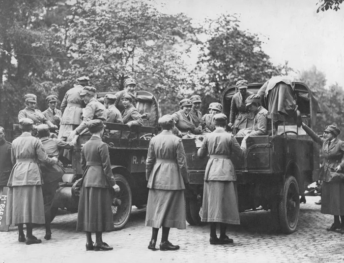 "Ladies of the Rhine", Cologne, 1919
