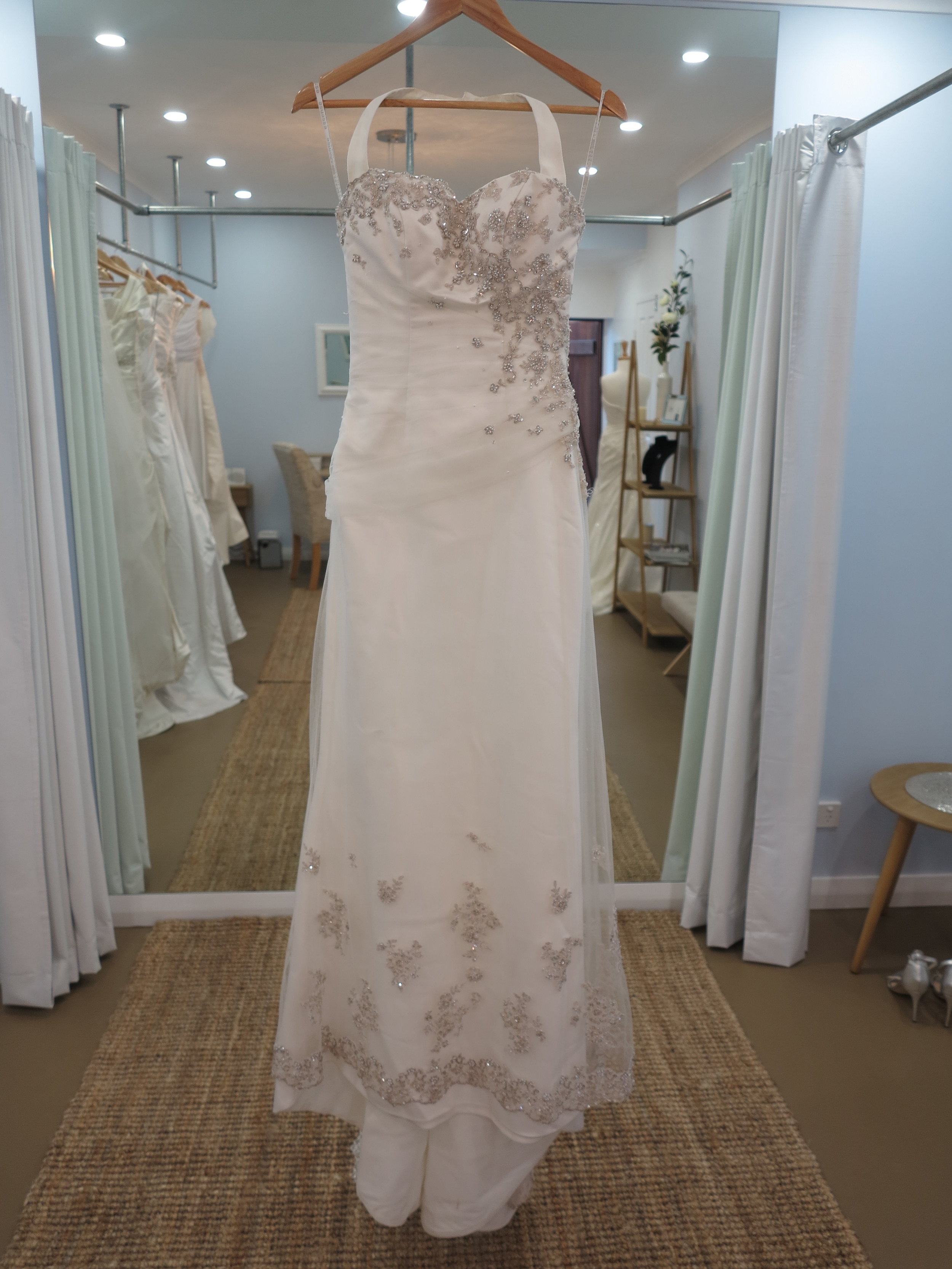 Essense of Australia - Size 8