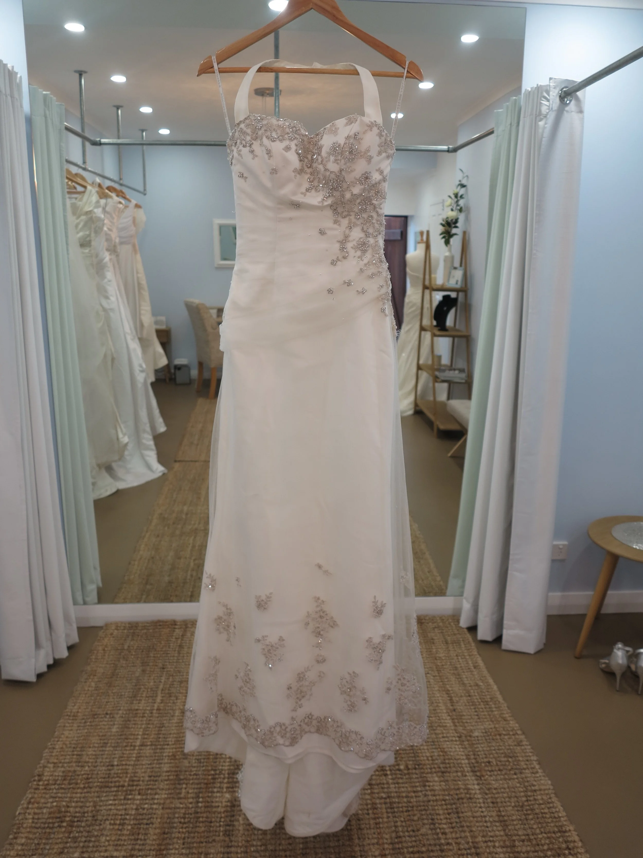Essense of Australia - Size 8