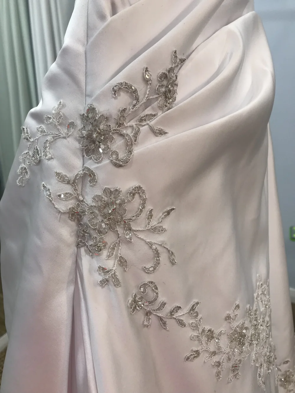 Maggie Sottero - Sheena - Size 6 Little Bird Bridal Maggie Sottero - Sheena - Size 6 Little Bird Bridal