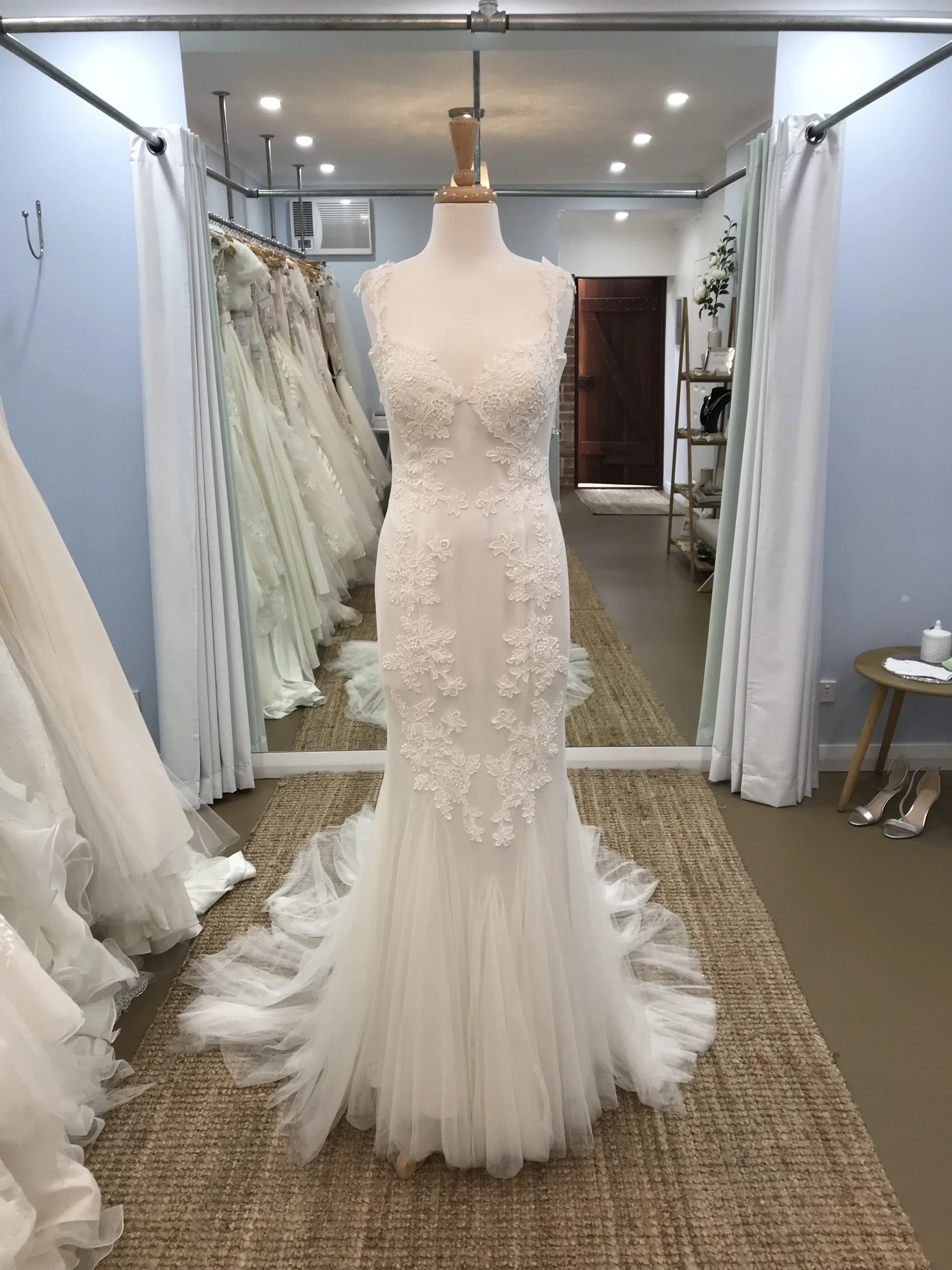 Fara Almasi Couture - Size 10