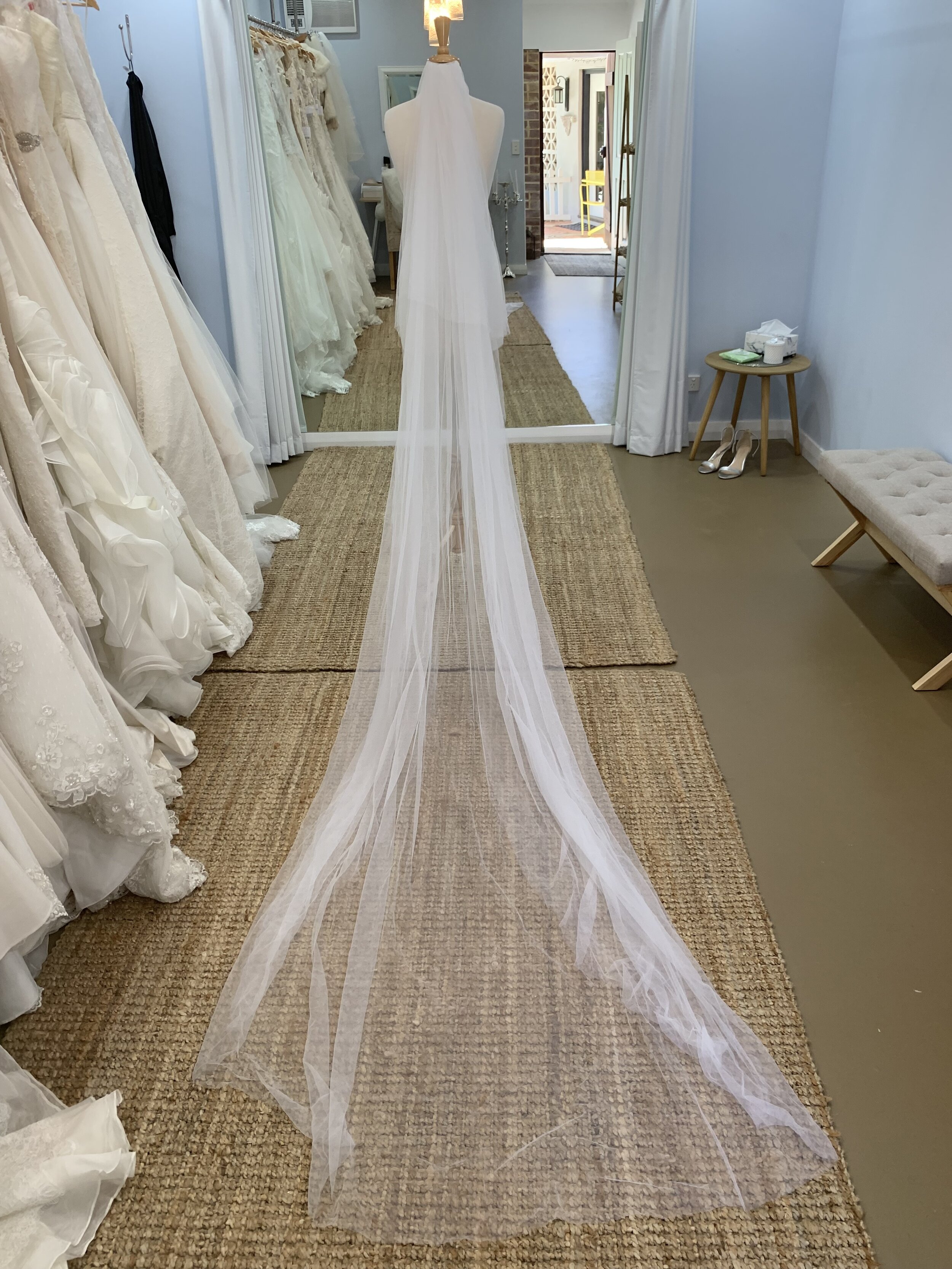 JJ's House White Veil - #00241-6