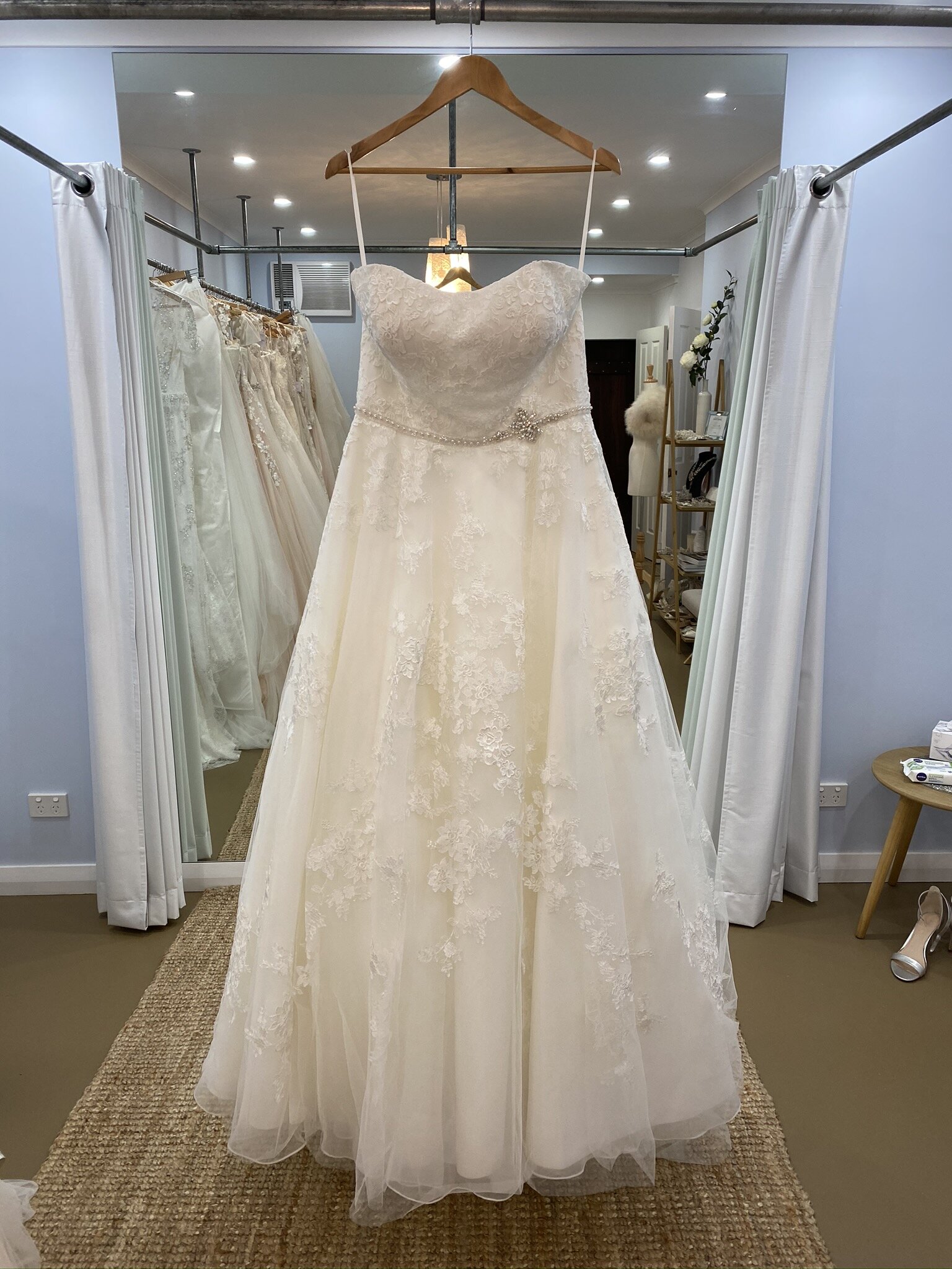 Kat's Kurvy Bridal - London - Size 20-22