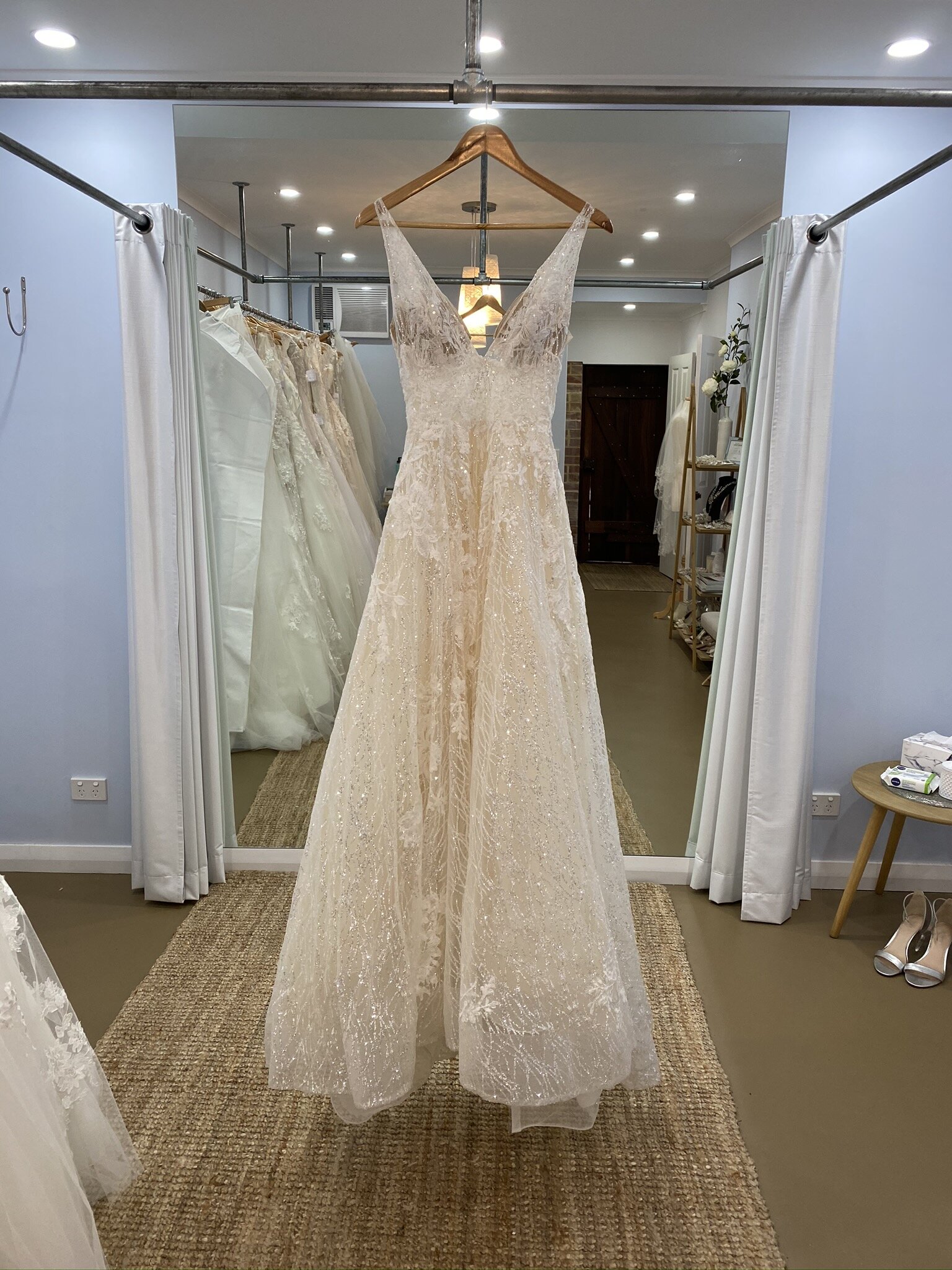 Enzoani - Nile - Size 8