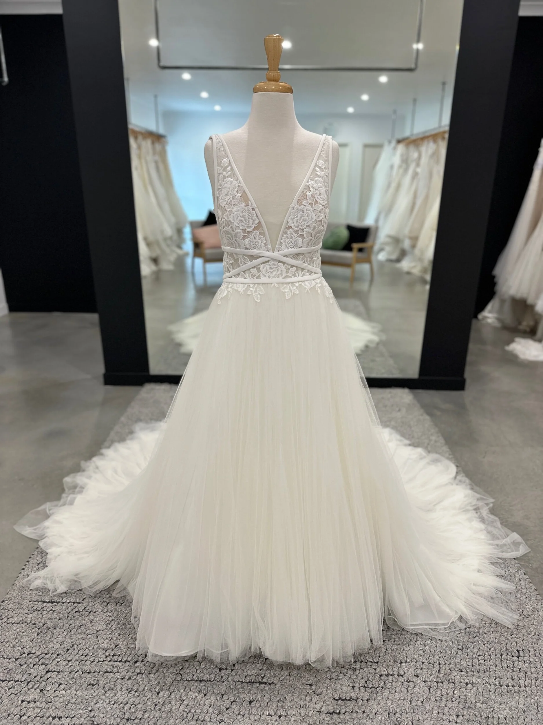 Pronovias - Marisol - Size 10