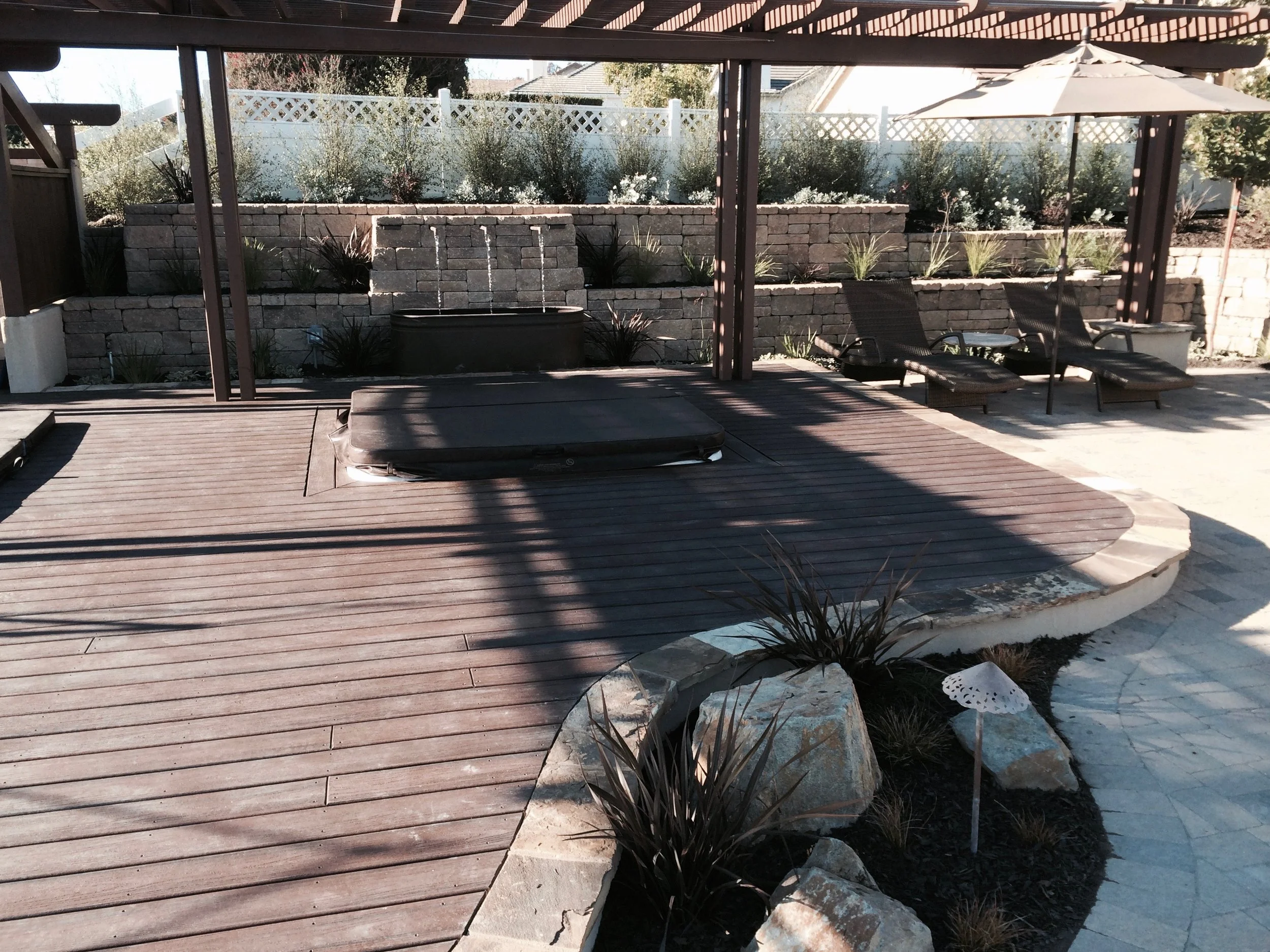 Spoo's Back Yard Retreat Europa Retaining Wall Pavers Flagstone