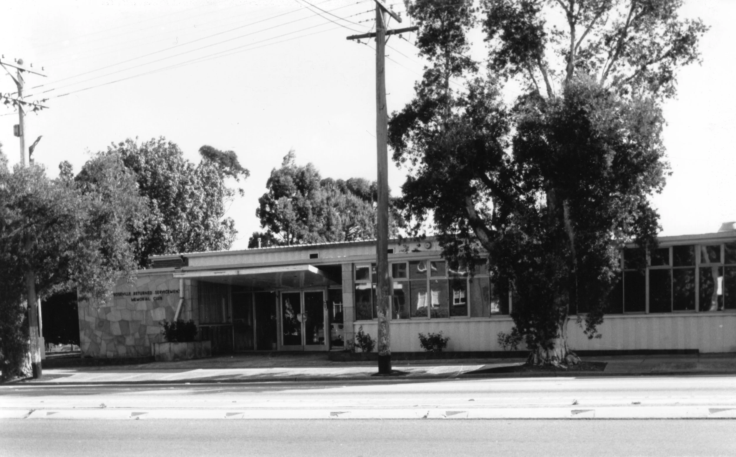 x 2435 RSL Club. New clubhouse, 1990.jpg