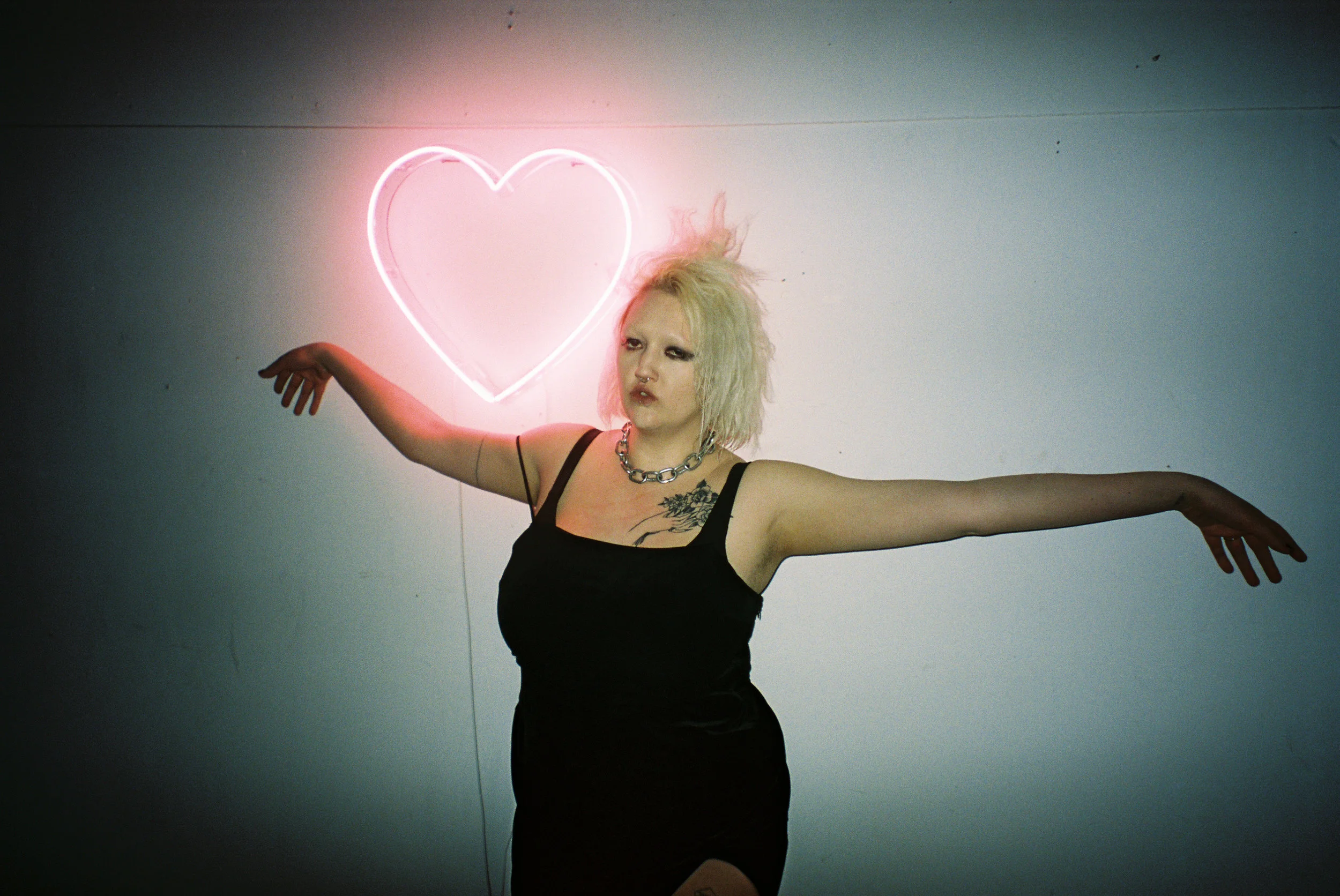 Kennedy Ashlyn (vocalist/keyboardist of SRSQ)