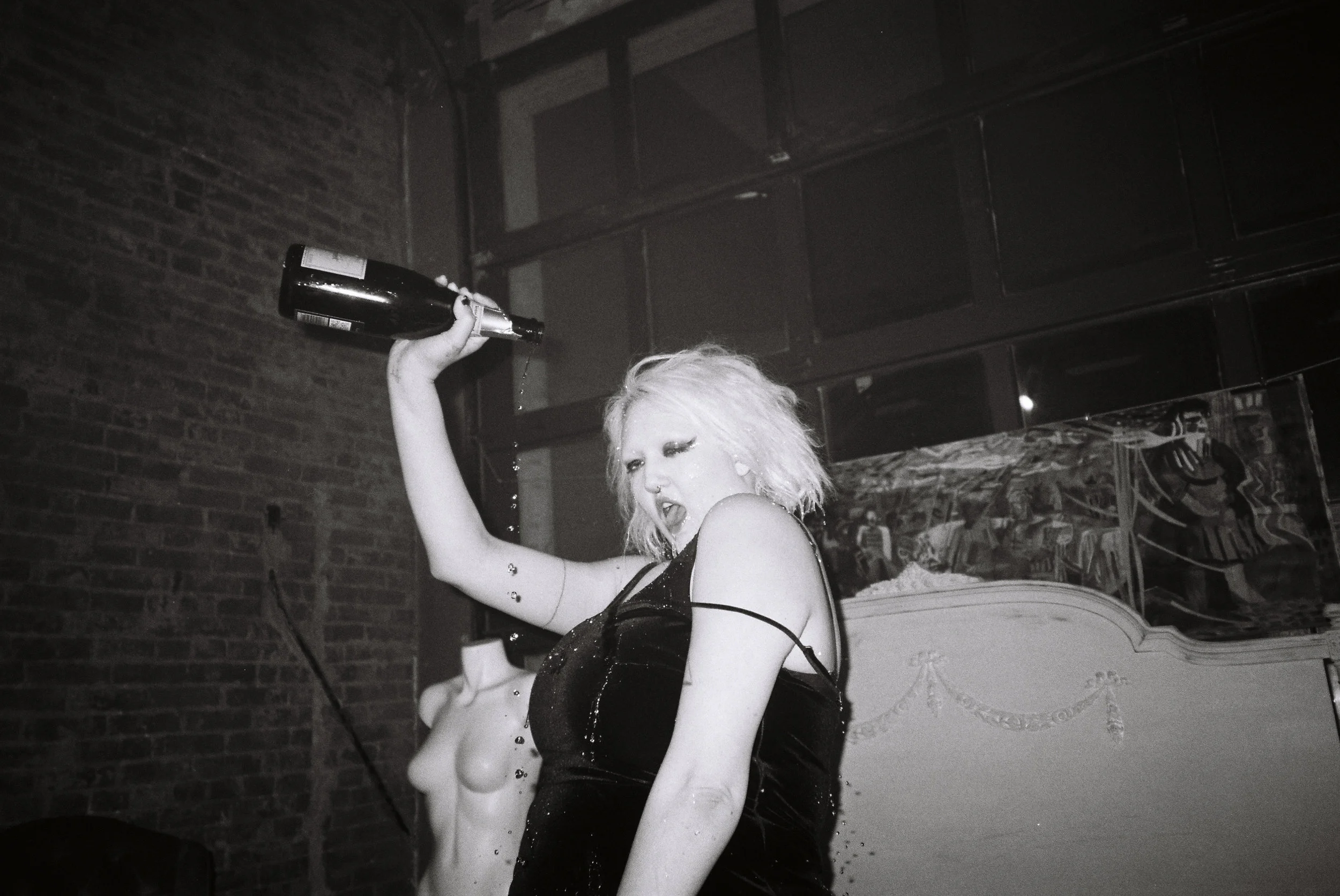 Kennedy Ashlyn (vocalist/keyboardist of SRSQ)