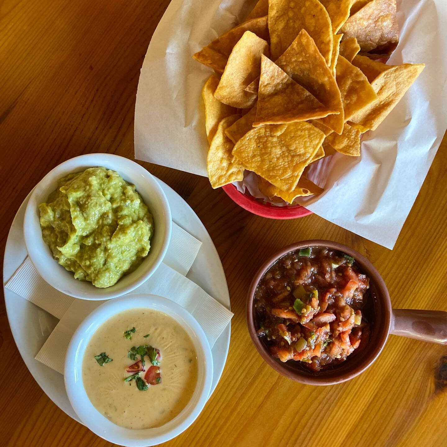 Start your meal and the week of right with chips, salsa, guacamole and queso. Come see us 11am-9pm Thursday-Tuesday. 
.
.
.
.
.
#chips #chipsandsalsa #guacamole #avocado #queso #quesodip #maui #makawao #upcountry #upcountrymaui