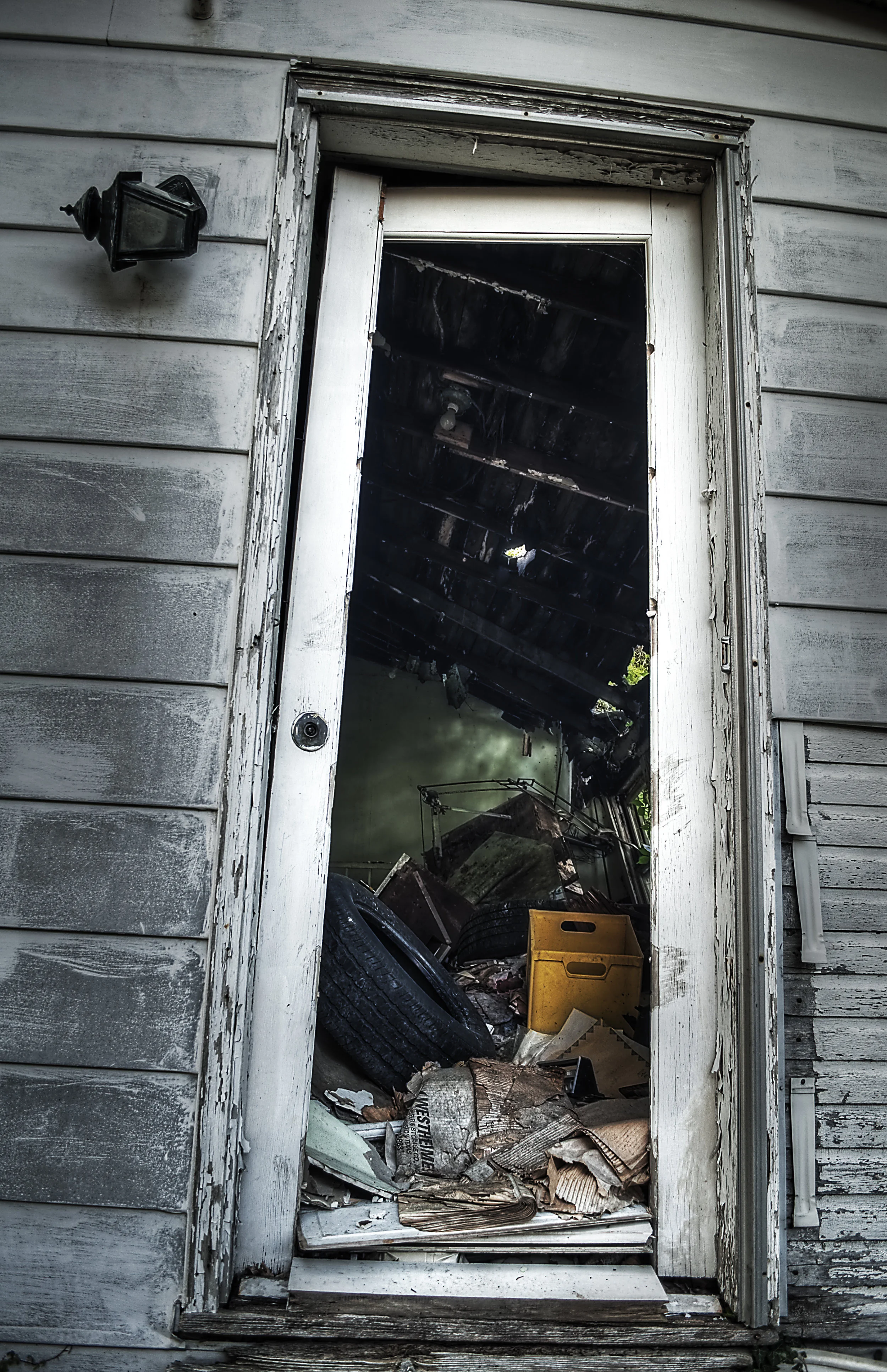 abandoned_doorway.jpg